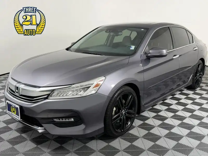 2017 Honda Accord Touring Auto's photo