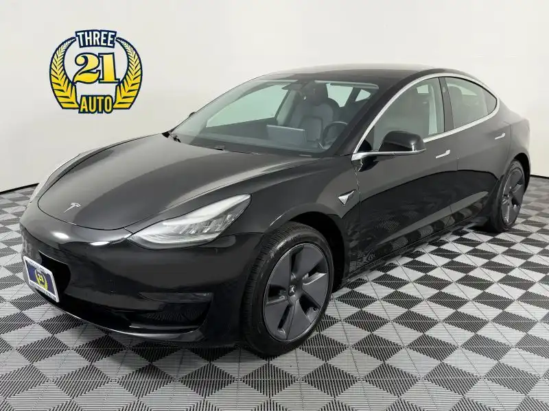 2019 Tesla Model 3 Standard Range Plus's photo