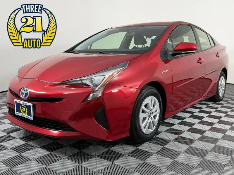 2016 Toyota Prius Two's photo