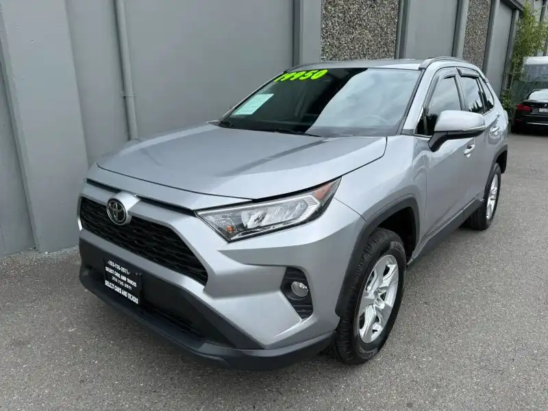 2020 Toyota RAV4 XLE AWD's photo