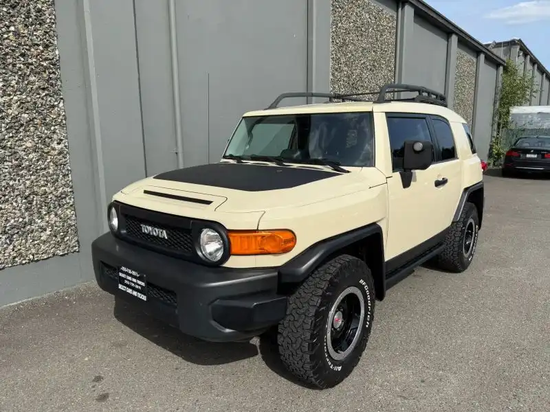 2010 Toyota FJ Cruiser 4WD's photo