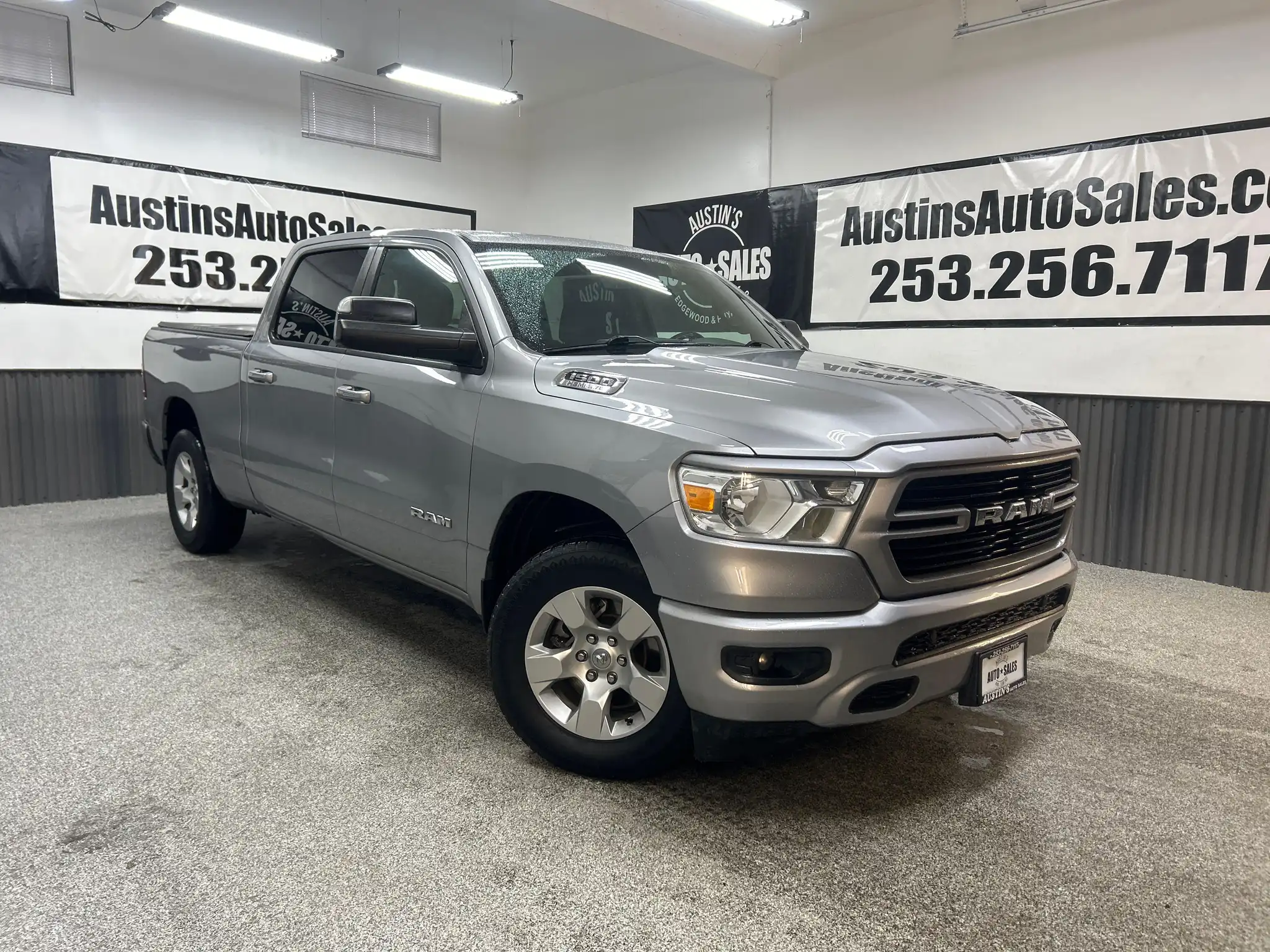 2020 RAM 1500 Big Horn/Lone Star 4x4 Crew Cab 6'4's photo