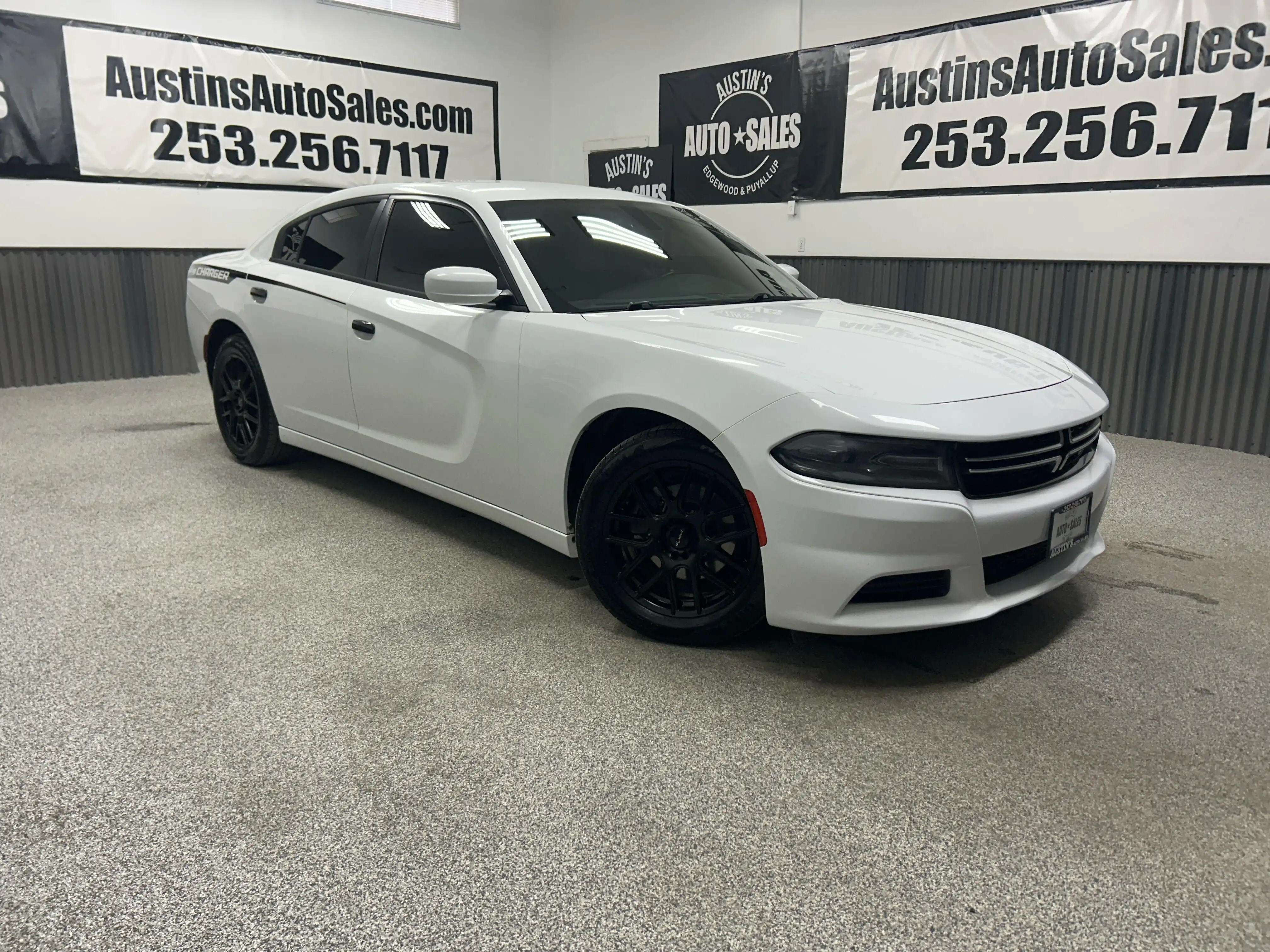 2015 Dodge Charger SE's photo