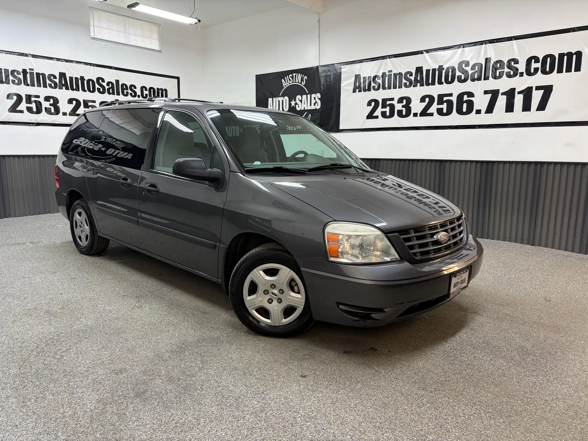 2005 Ford Freestar SE's photo