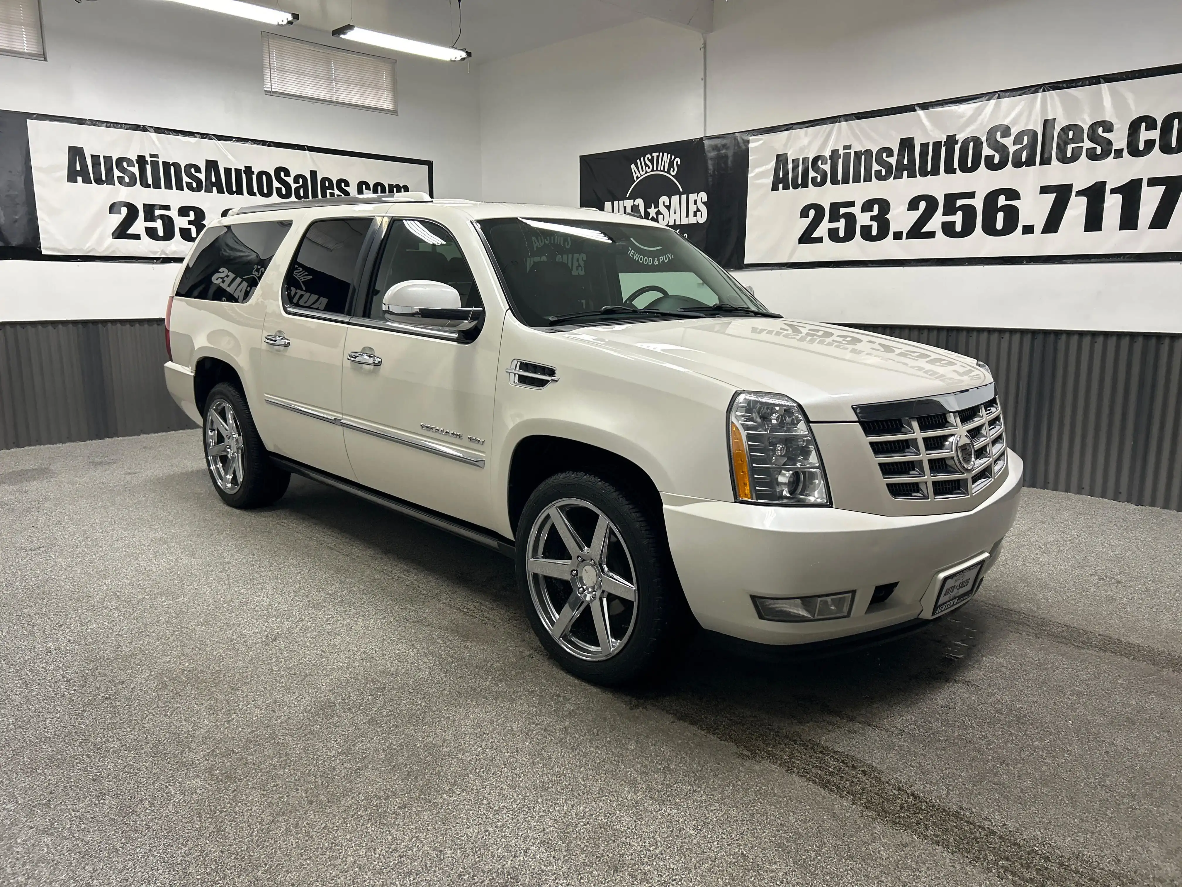 2010 Cadillac Escalade ESV AWD Premium's photo