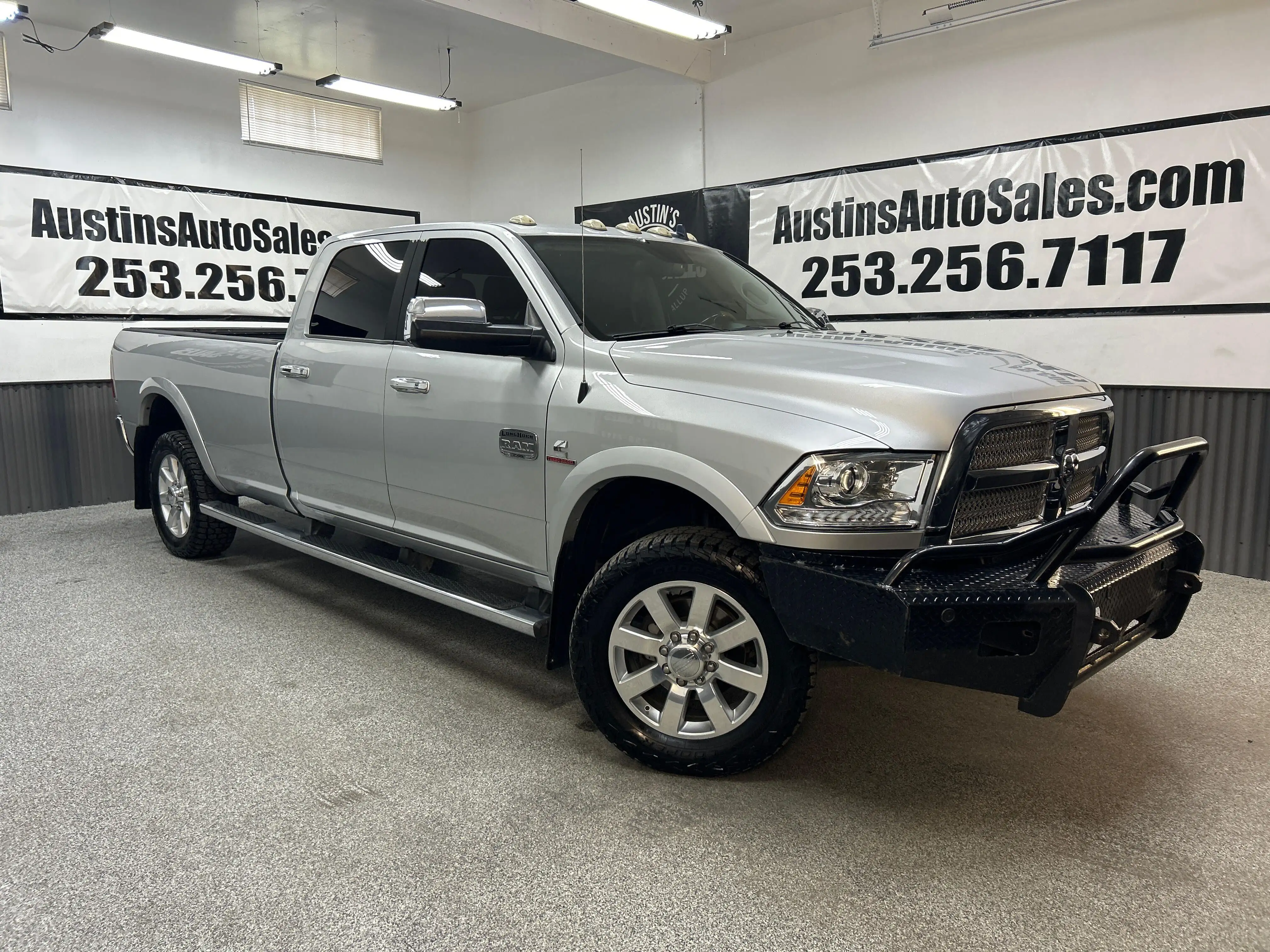 2015 RAM 3500 Laramie Longhorn 4X4 Crew Cab LWB's photo