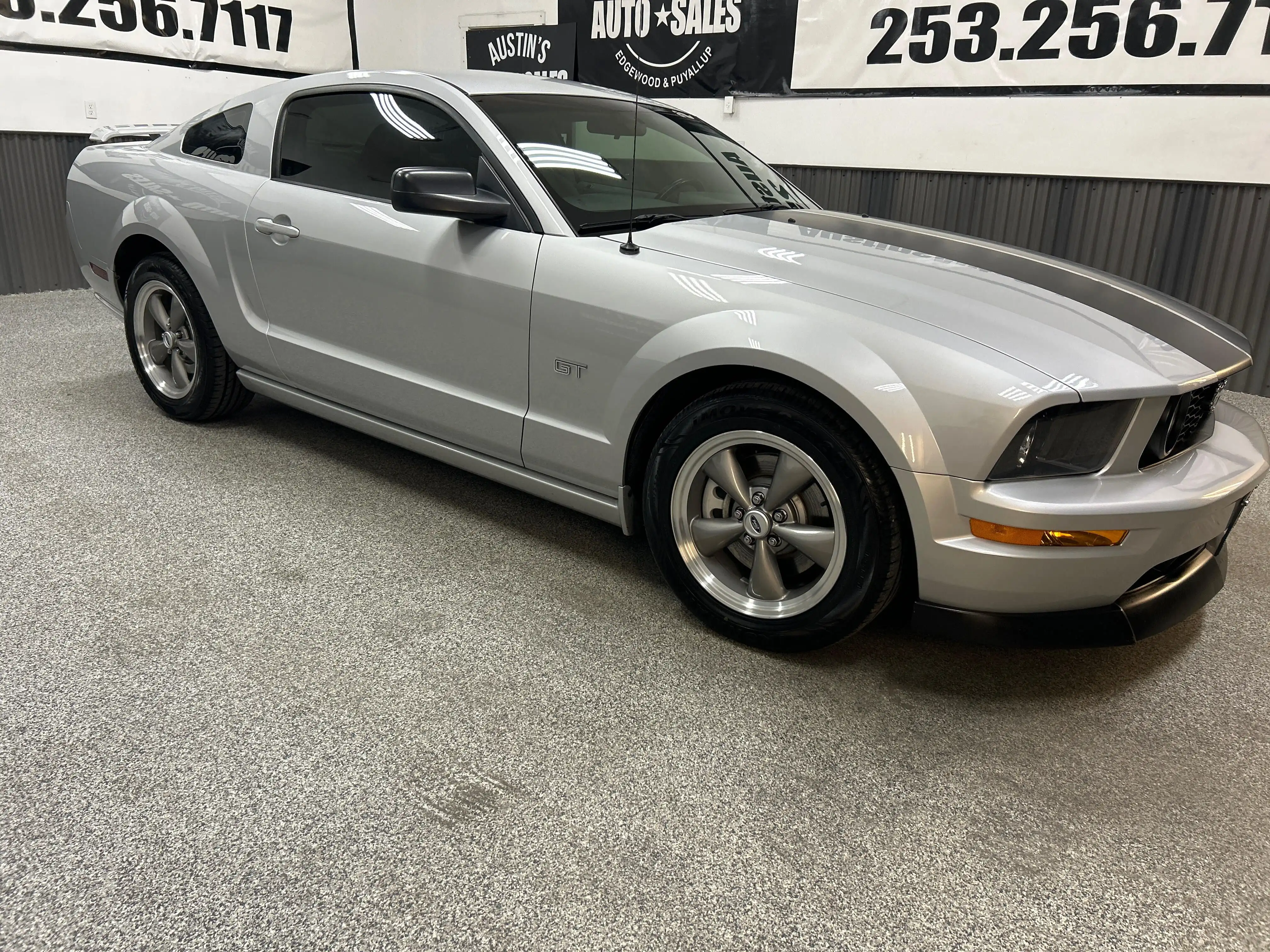 2005 Ford Mustang GT Premium's photo