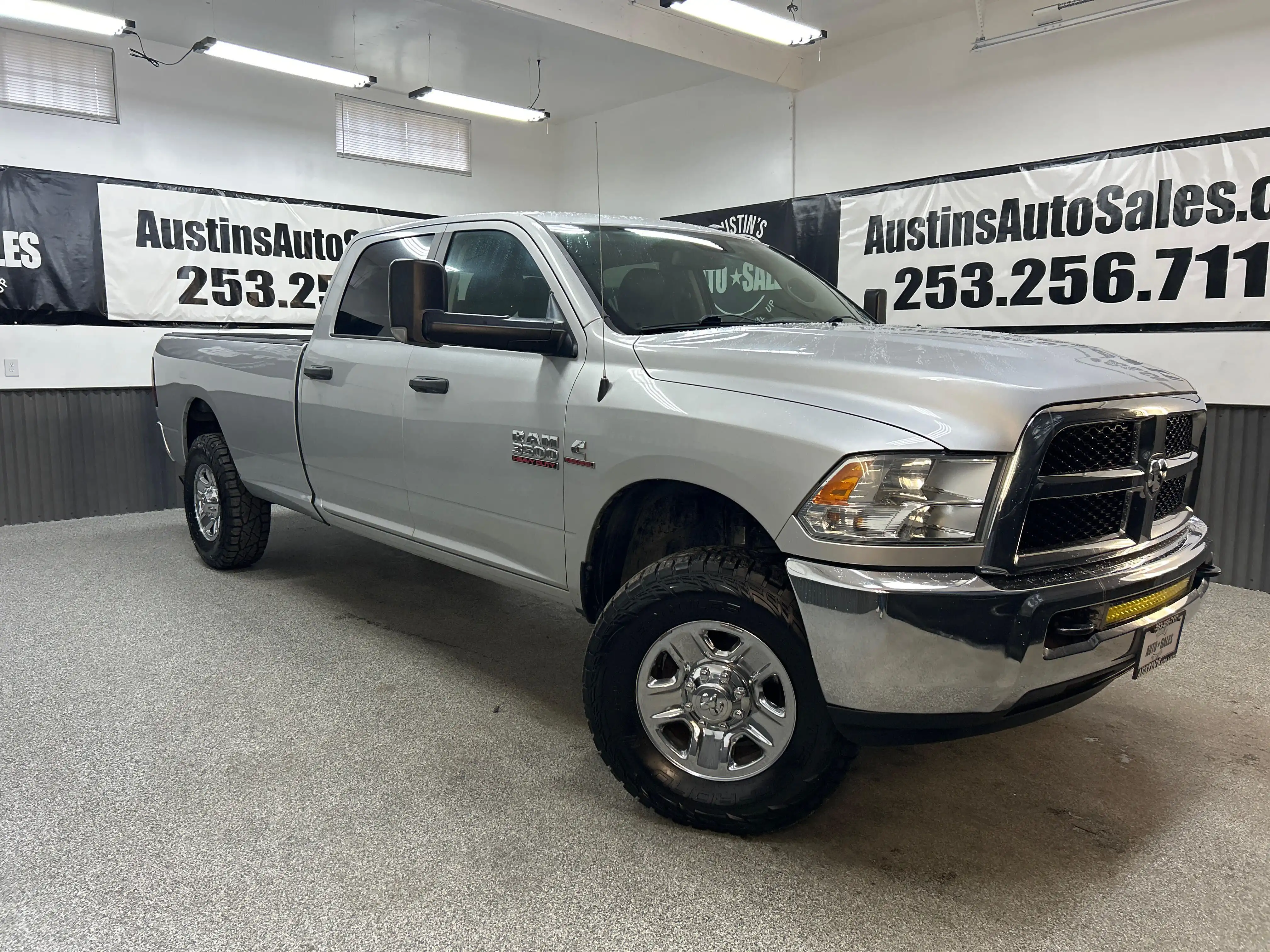 2016 RAM 3500 SLT LWB Crew Cab 4x4's photo