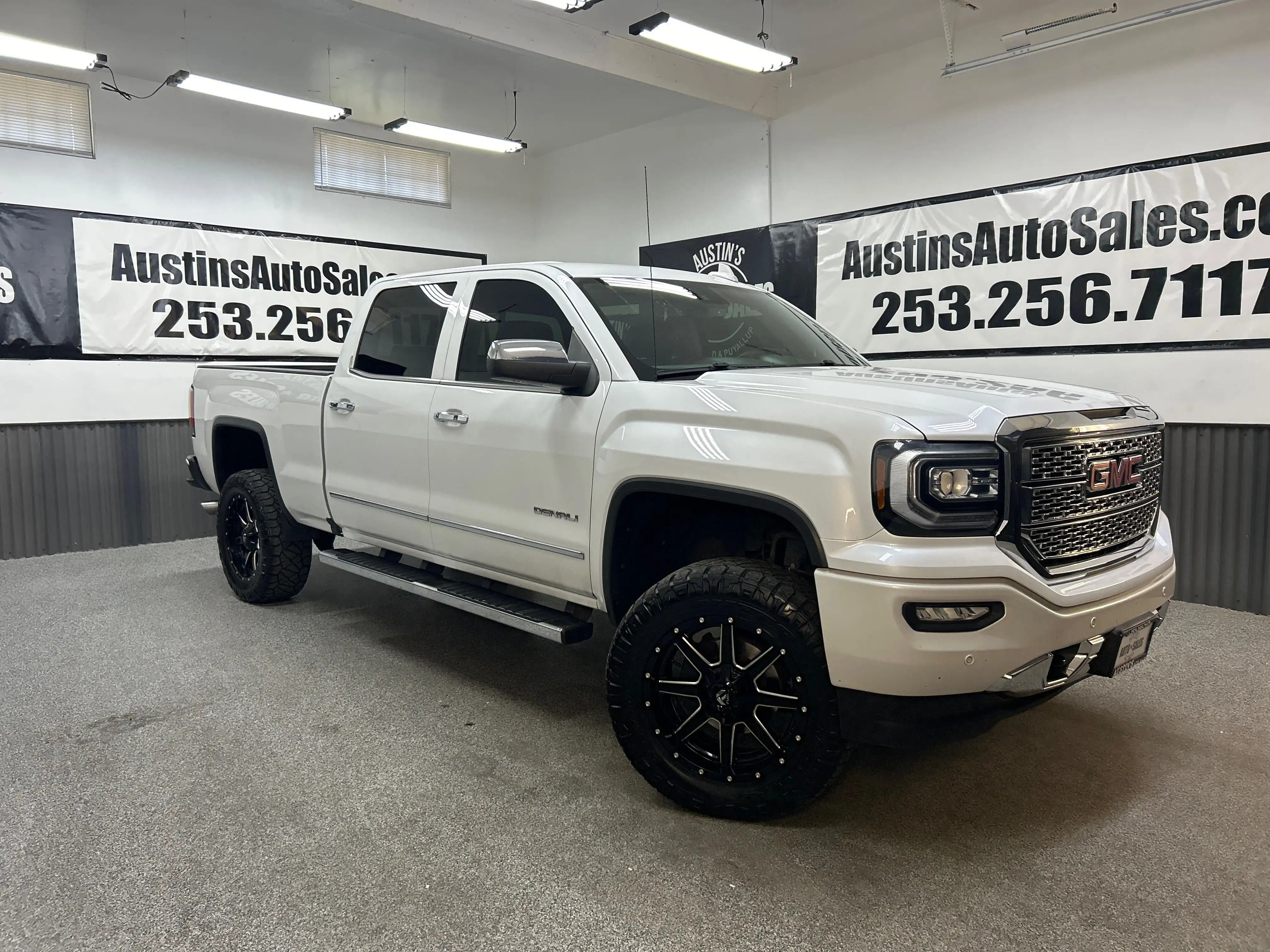 2017 GMC Sierra 4WD Crew Cab Standard Box's photo