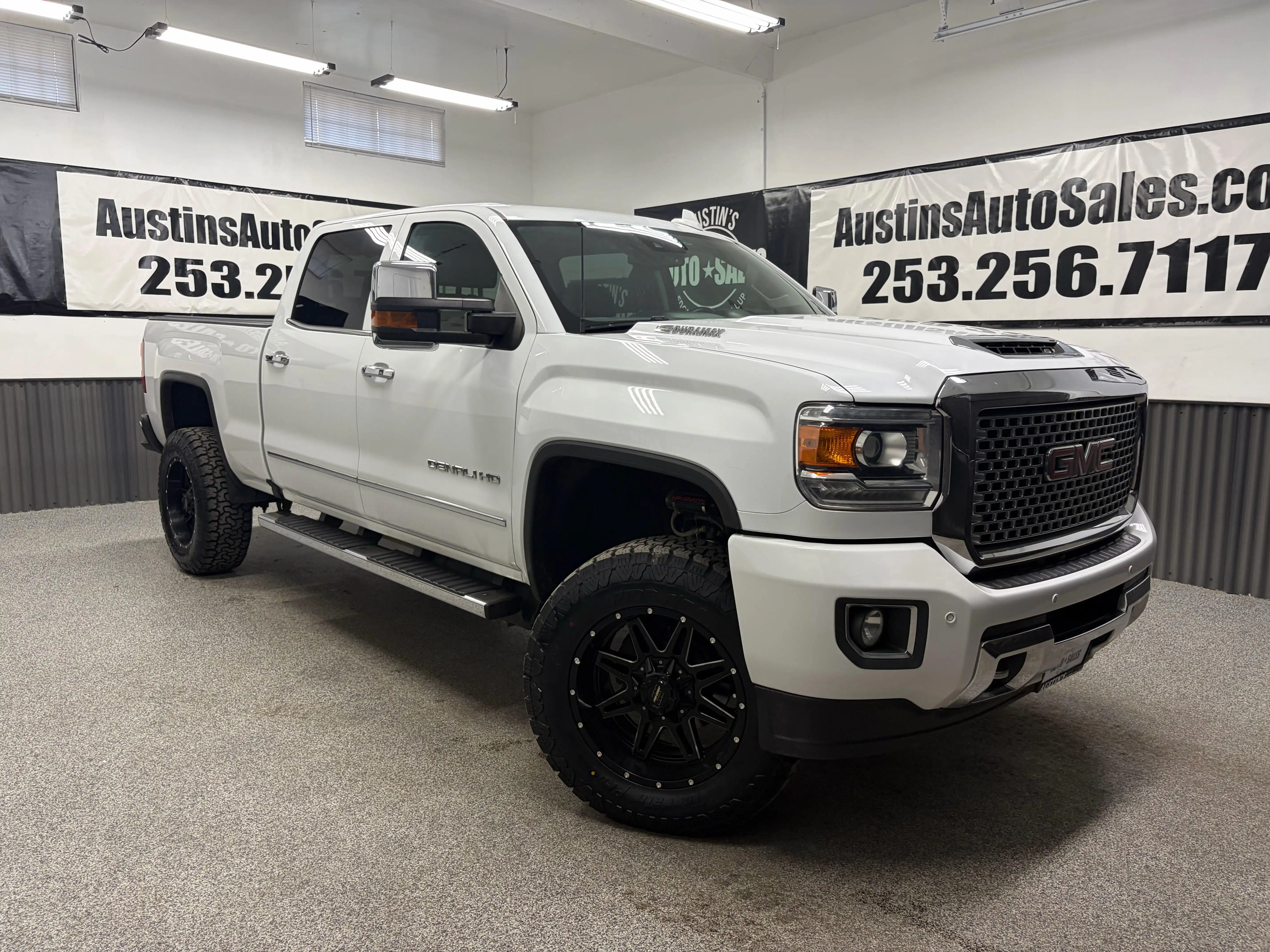 2017 GMC Sierra 4WD Crew Cab Standard Box Denali's photo