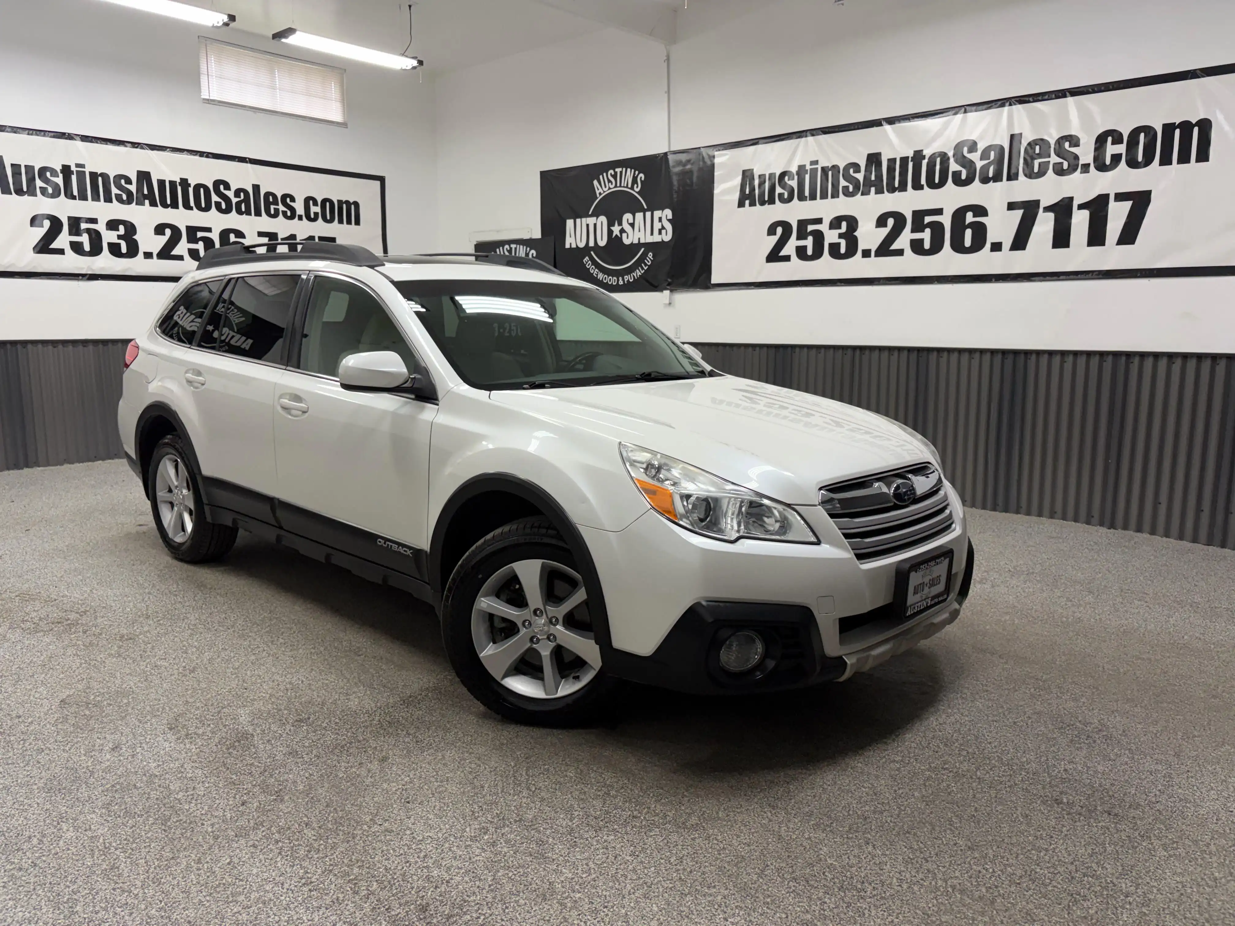 2013 Subaru Outback 3.6R Limited AT's photo