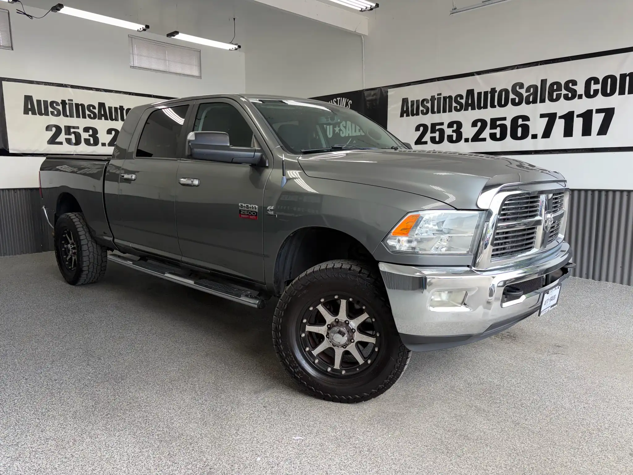 2010 RAM 2500 SLT 4WD Mega Cab's photo