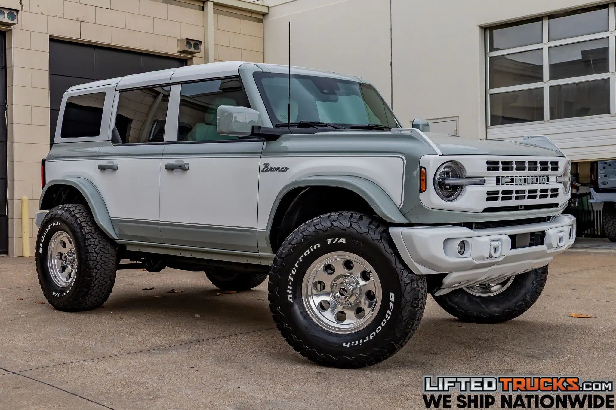 2023 Ford Bronco Heritage Edition's photo