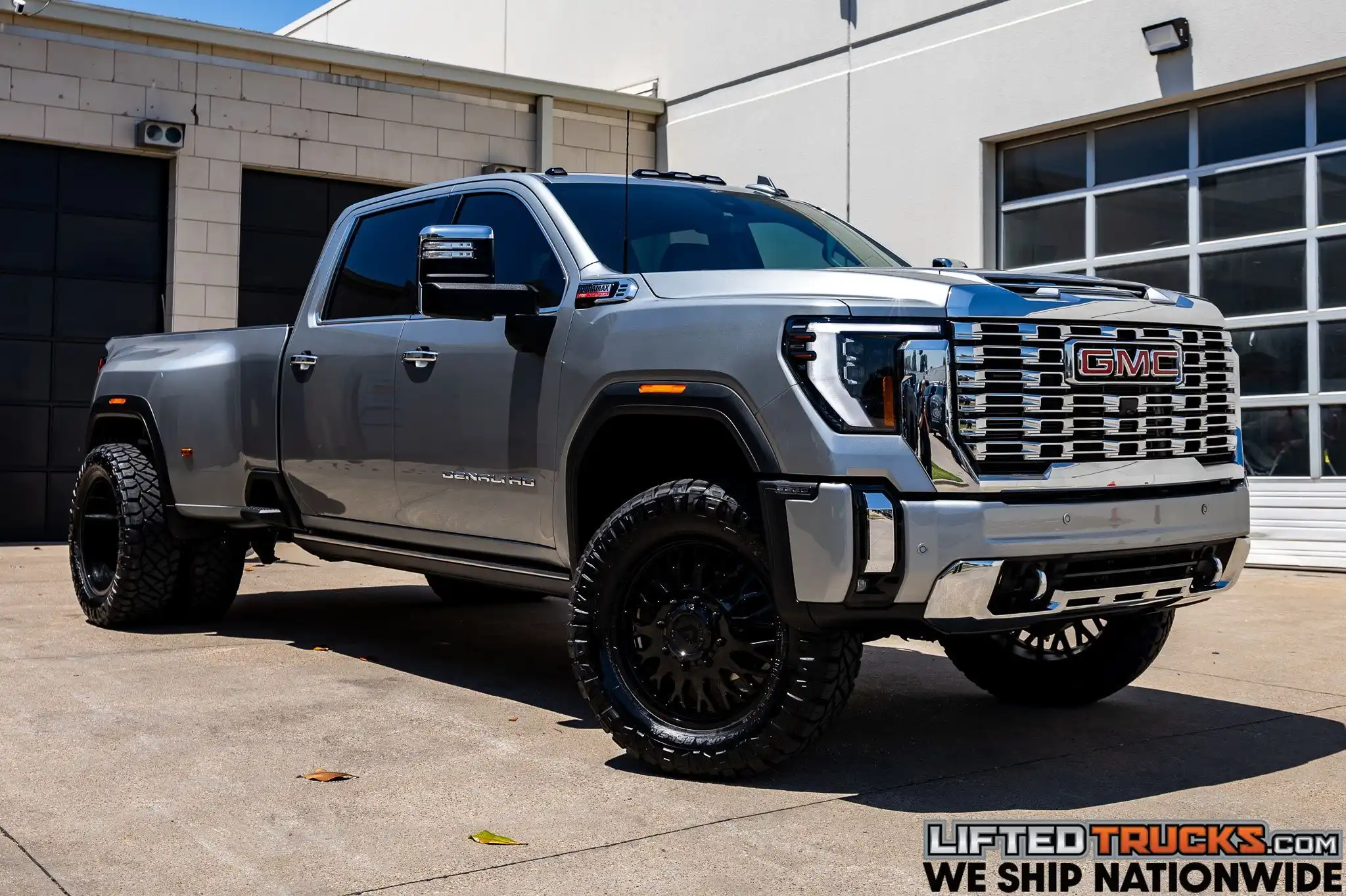 2025 GMC Sierra 4WD Crew Cab Long Box DRW Denali's photo