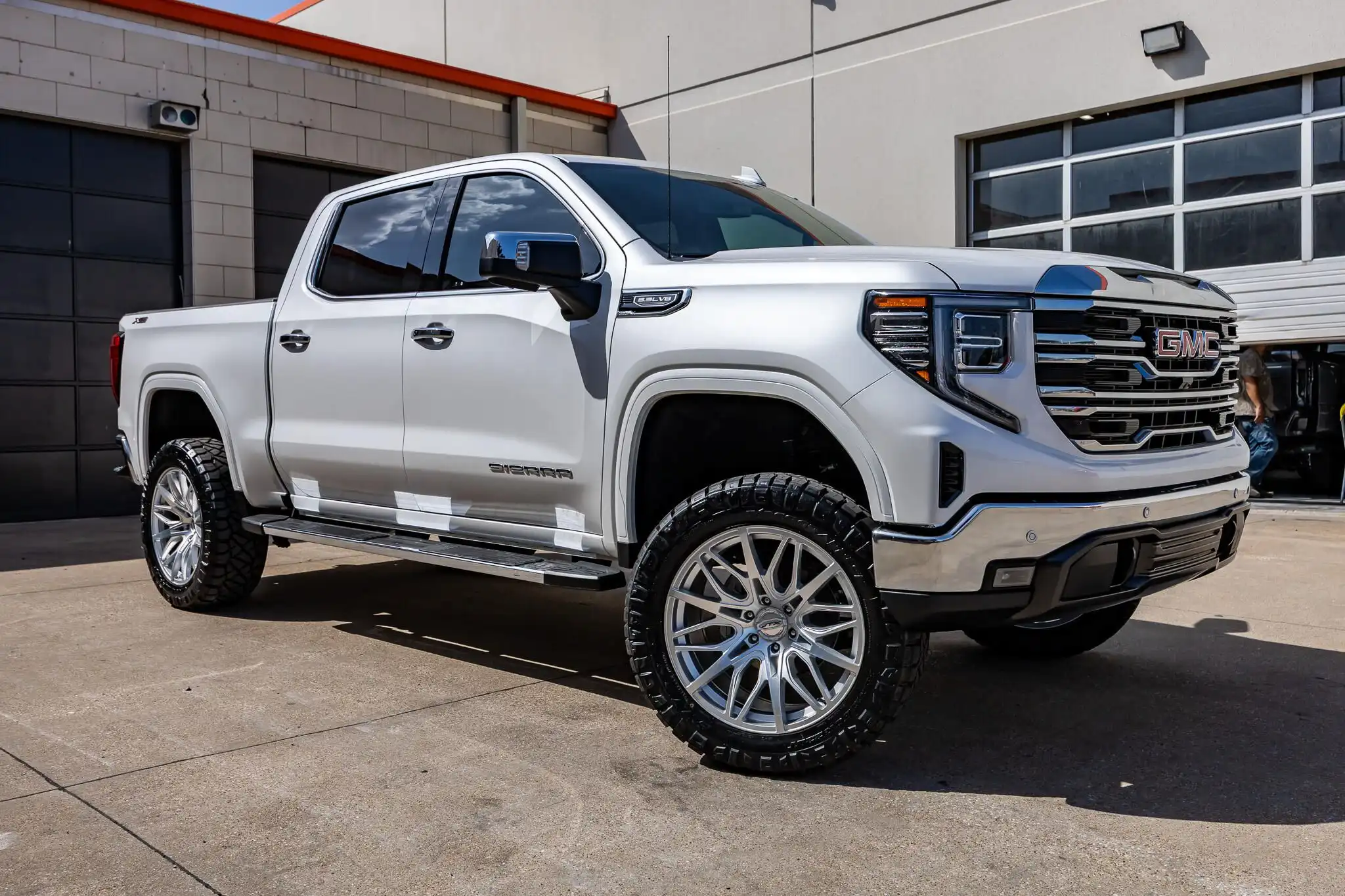 2024 GMC Sierra 4WD Crew Cab Short Box SLT's photo