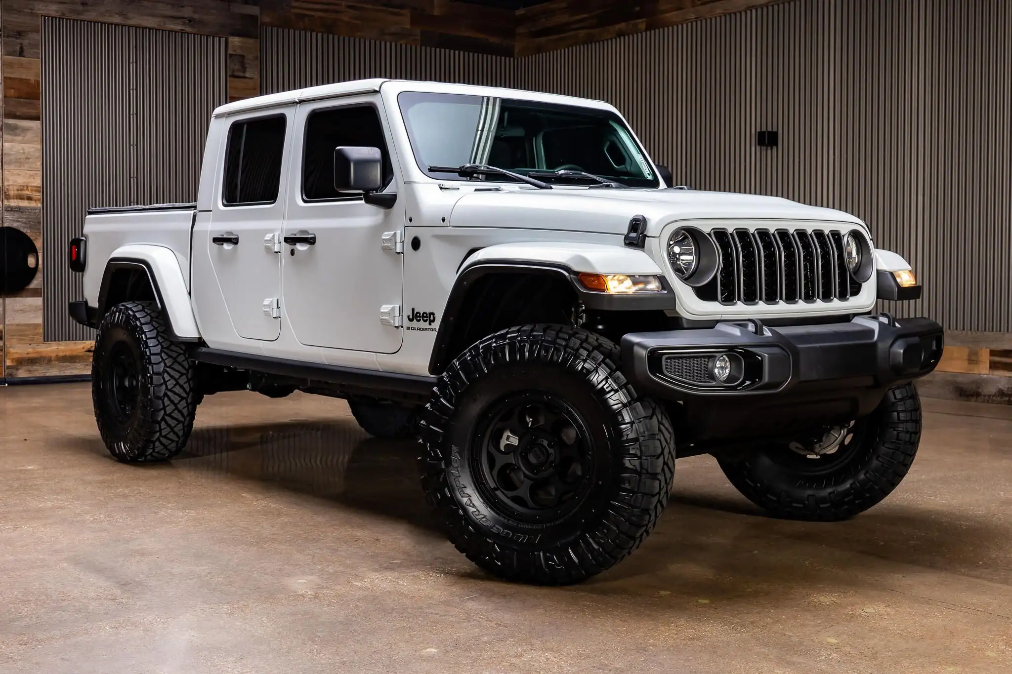 2025 Jeep Gladiator Nighthawk Auto's photo