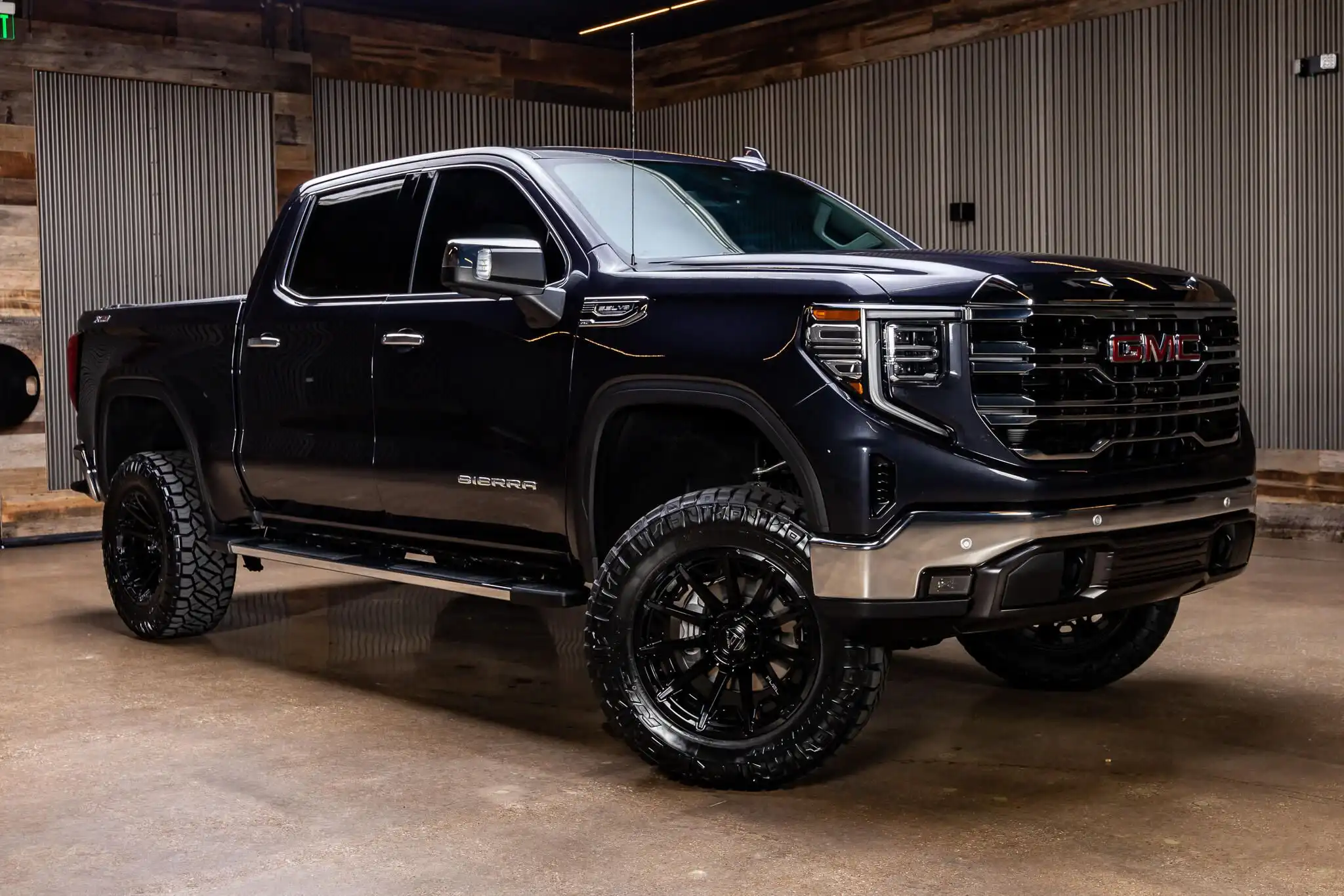 2025 GMC Sierra 4WD Crew Cab Short Box SLT's photo