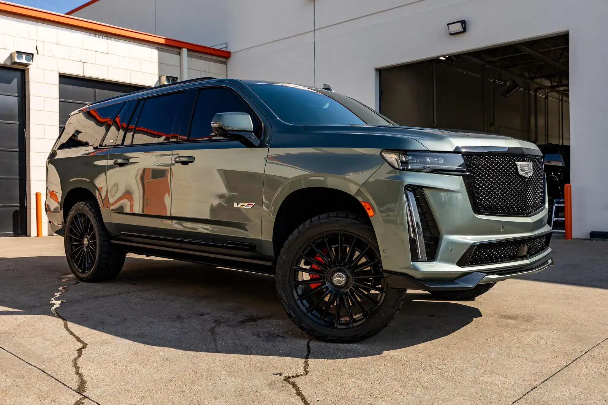 2024 Cadillac Escalade ESV V-Series's photo