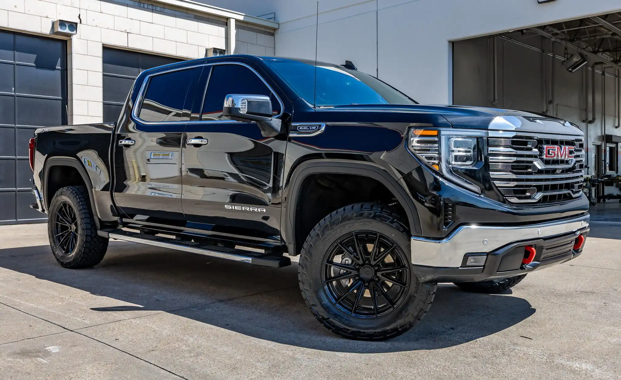 2025 GMC Sierra 4WD Crew Cab Short Box SLT's photo