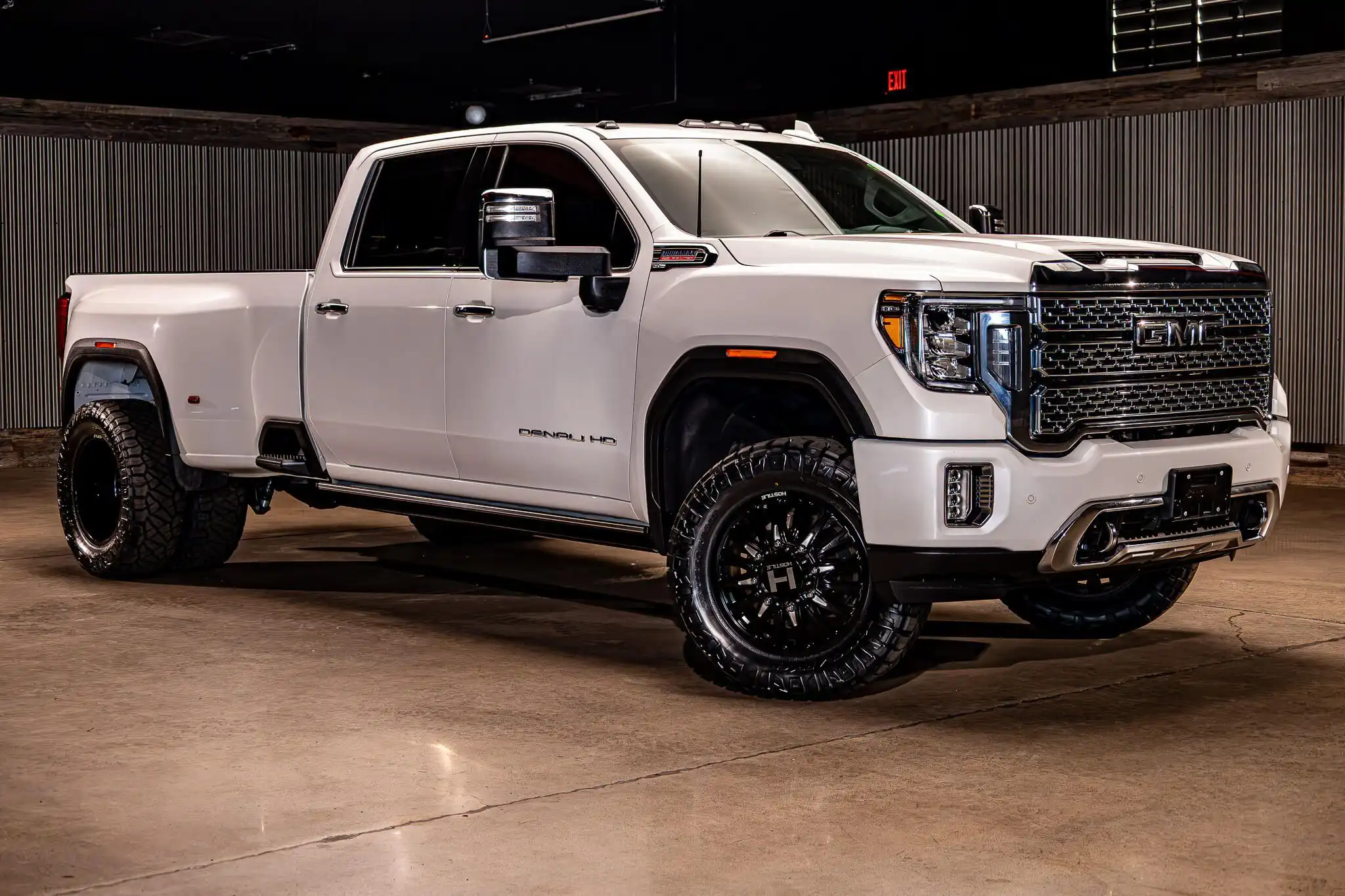 2023 GMC Sierra 4WD Crew Cab Long Box DRW Denali's photo
