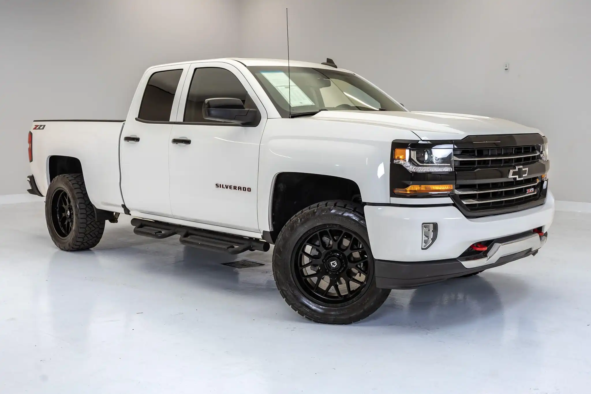 2018 Chevrolet Silverado 1500 Z71 4WD Double Cab Standard Box LT's photo
