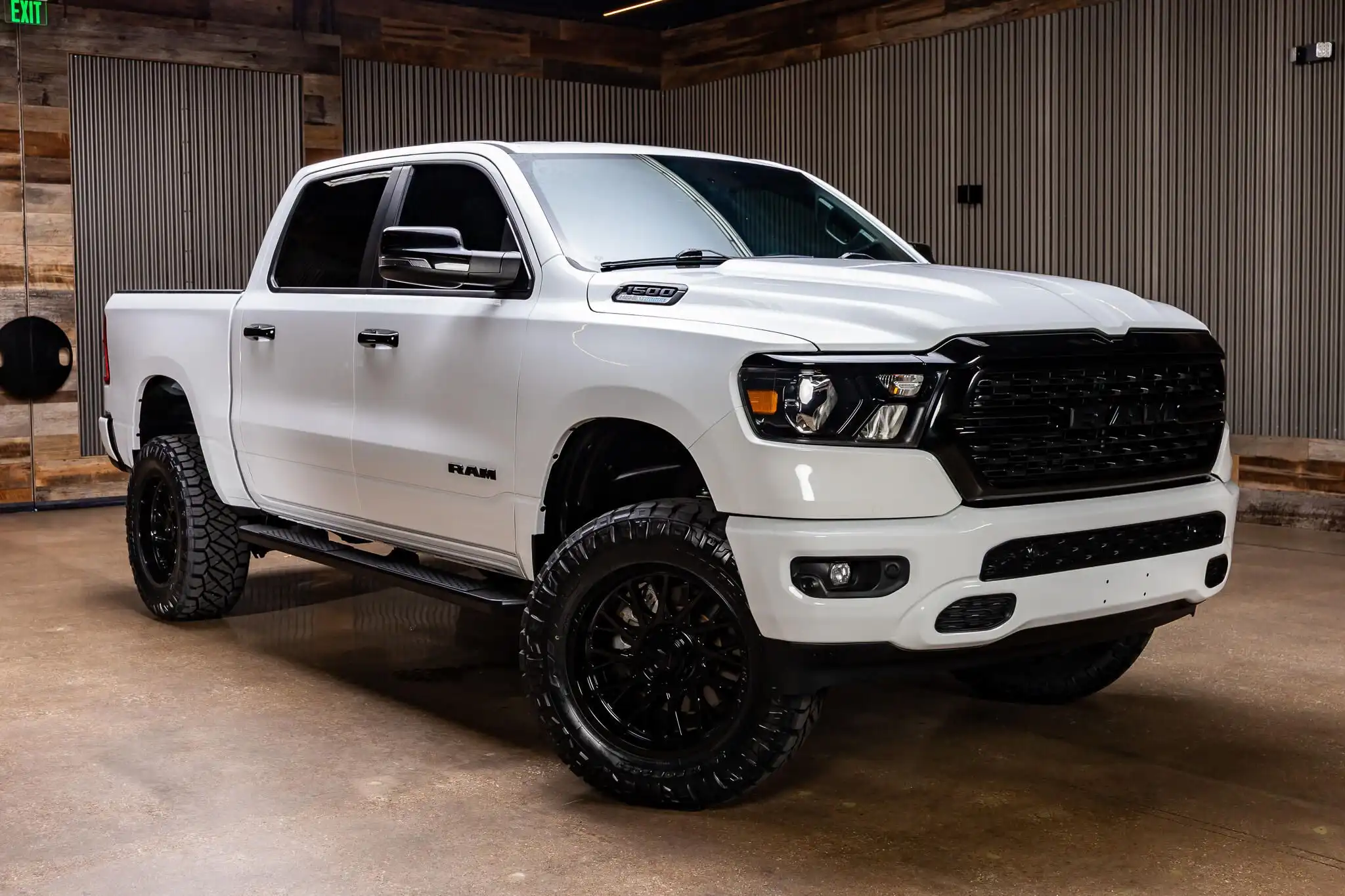 2023 RAM 1500 Big Horn/Lone Star 4x4 Crew Cab 5'7's photo