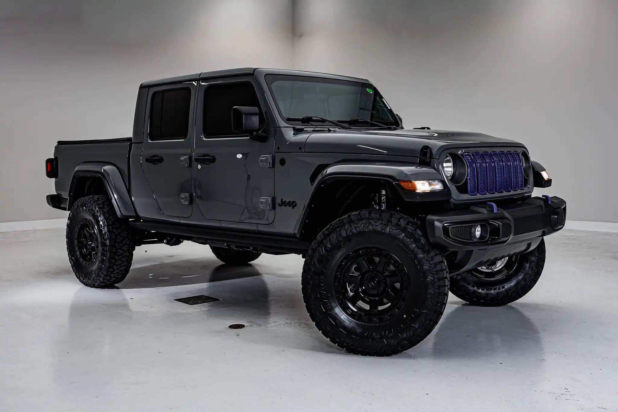 2025 Jeep Gladiator Nighthawk Auto's photo