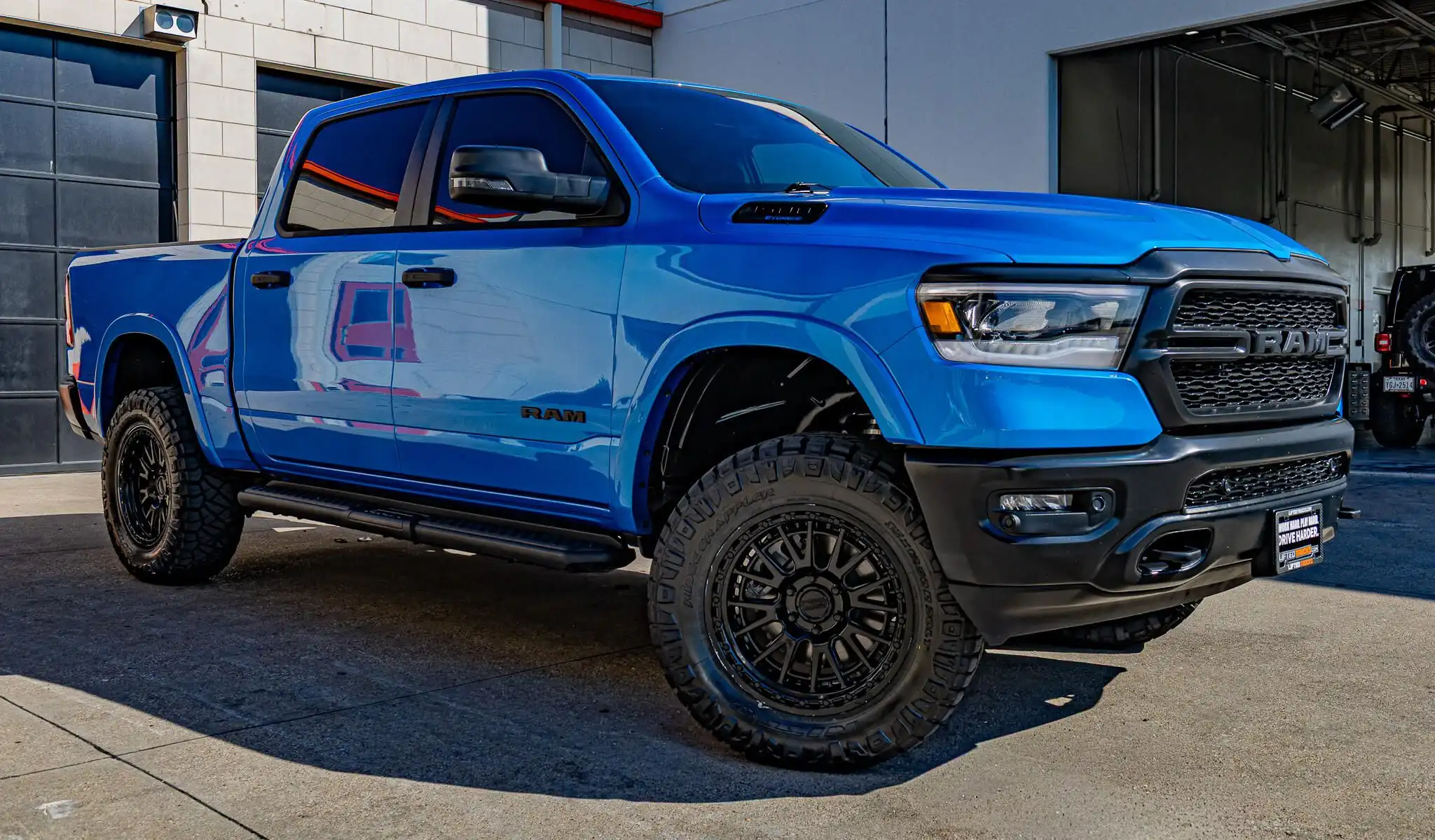 2023 RAM 1500 Big Horn/Lone Star 4x4 Crew Cab 5'7's photo