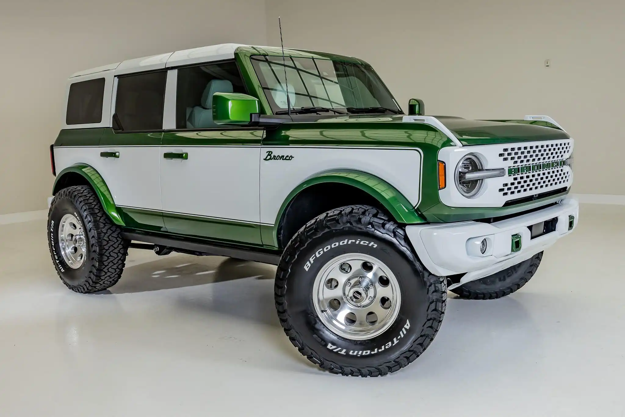 2025 Ford Bronco Badlands 4WD's photo