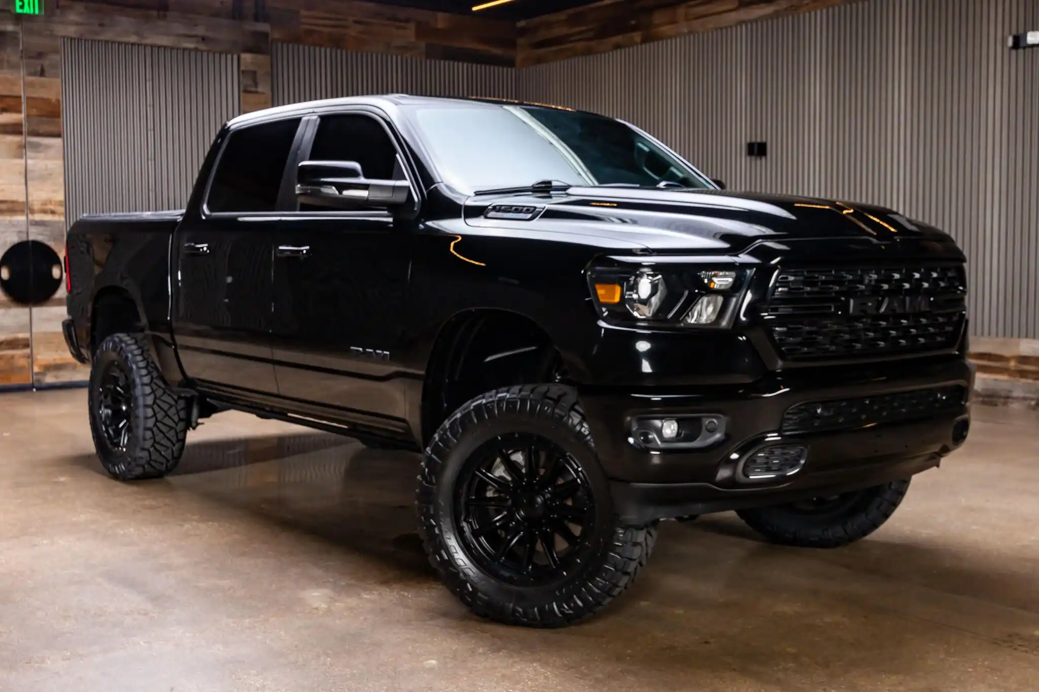 2023 RAM 1500 Big Horn/Lone Star 4x4 Crew Cab 5'7's photo