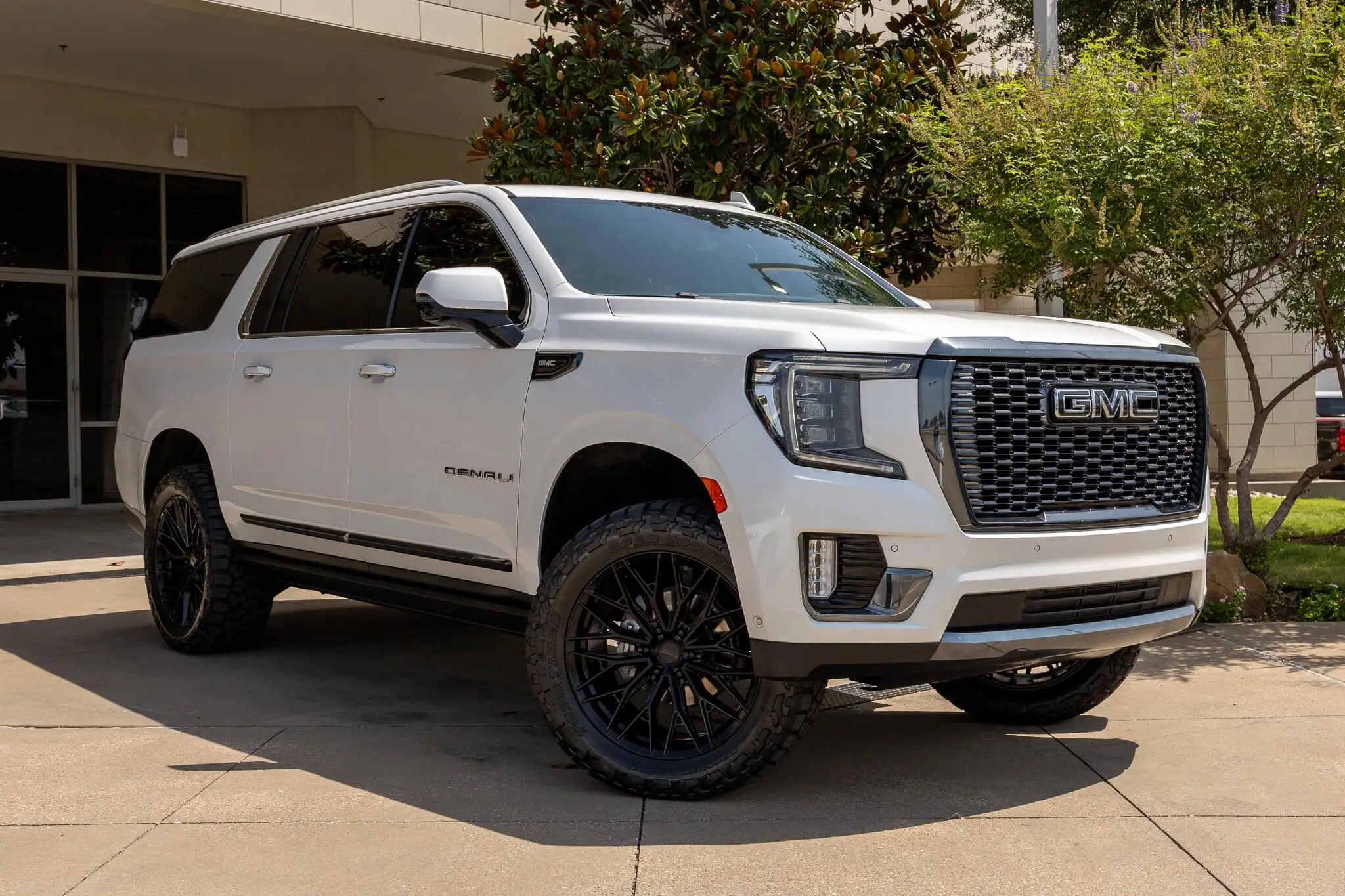 2023 GMC Yukon Denali Ultimate AWD's photo