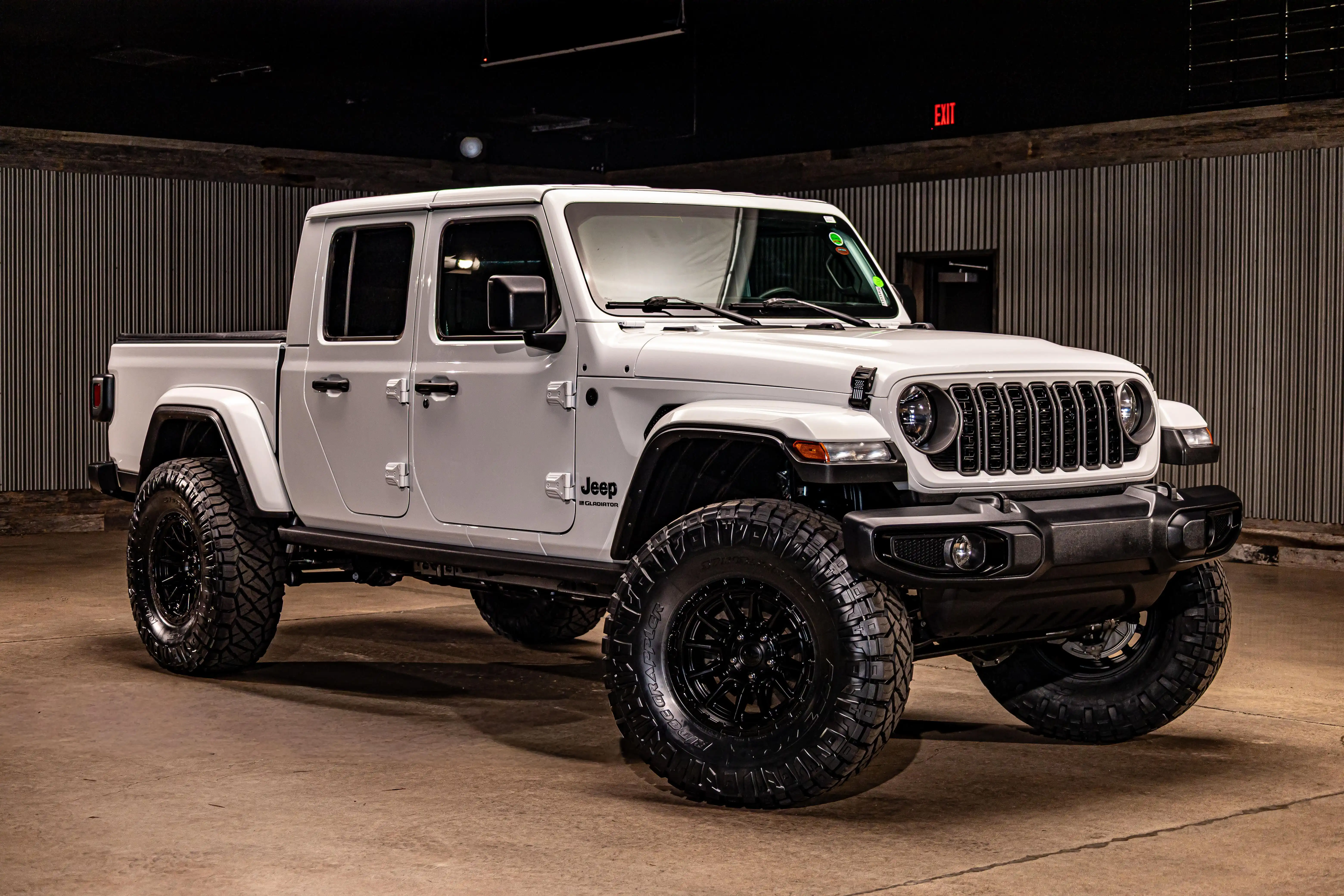 2025 Jeep Gladiator Nighthawk Auto's photo