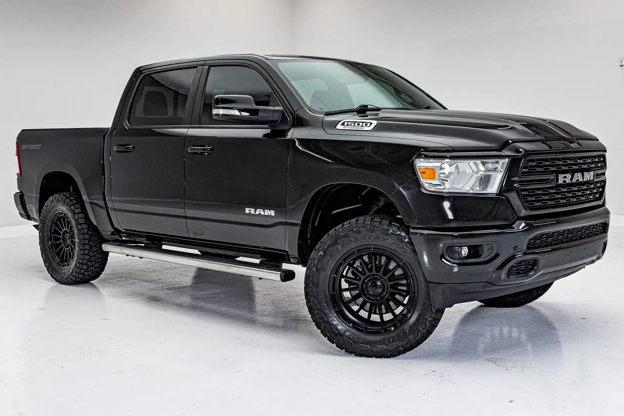2022 RAM 1500 Big Horn/Lone Star 4WD Crew Cab 5'7's photo