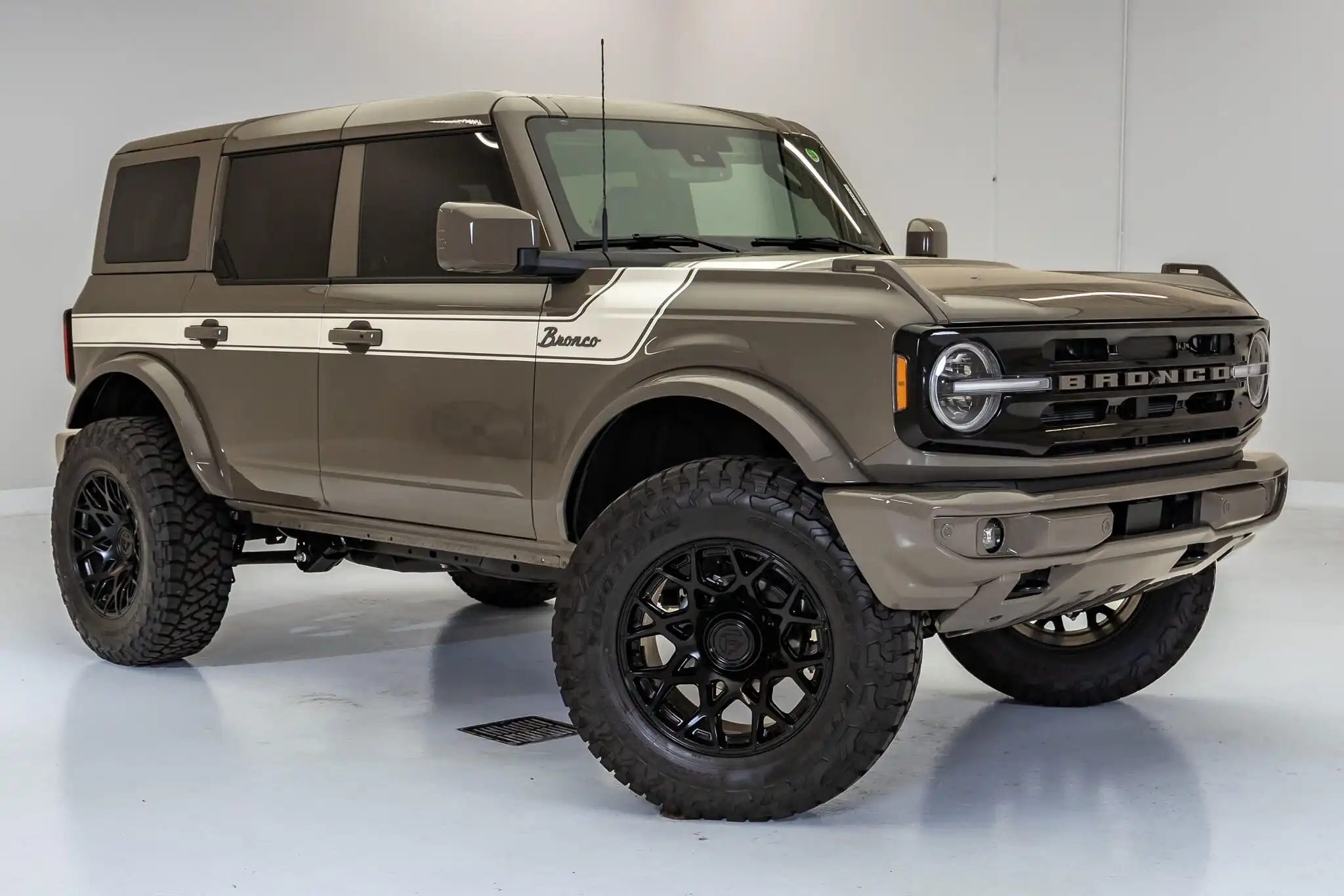 2026 Ford Bronco Outer Banks 4WD's photo
