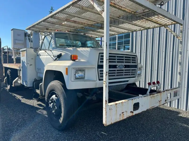 1990 Ford F-800 BOOM TRUCK's photo