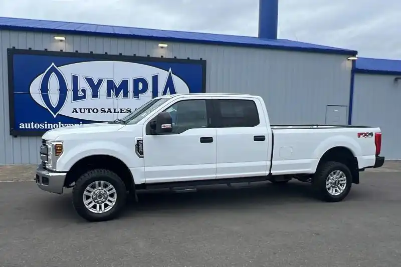 2018 Ford F-350 XLT 4WD Crew Cab SRW 176 in's photo