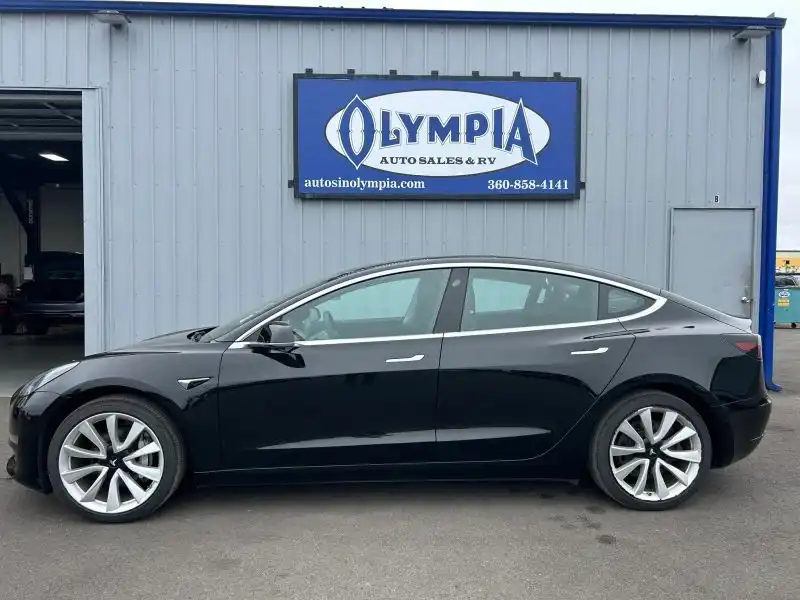 2020 Tesla Model 3 Standard Range Plus's photo