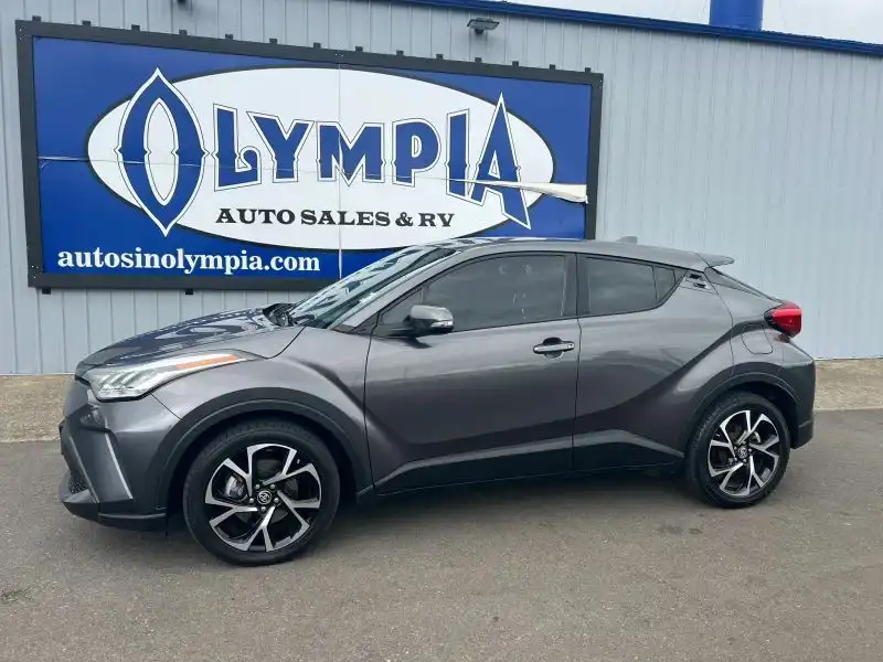 2021 Toyota C-HR XLE's photo