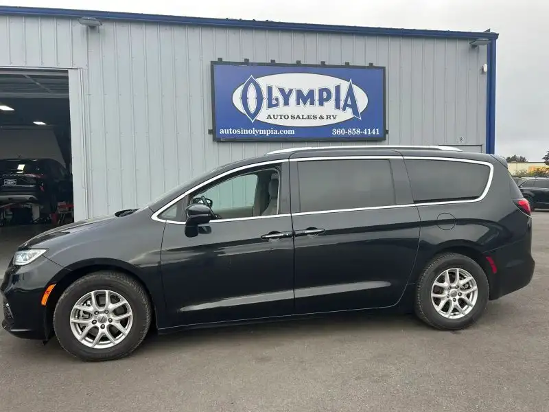 2021 Chrysler Pacifica Touring L's photo