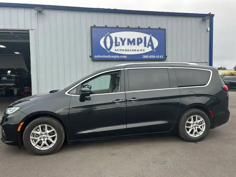 2021 Chrysler Pacifica Touring L's photo