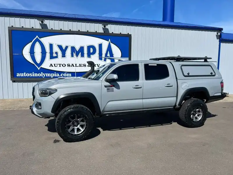 2017 Toyota Tacoma TRD Pro Double Cab 4WD V6 Auto Short Bed's photo