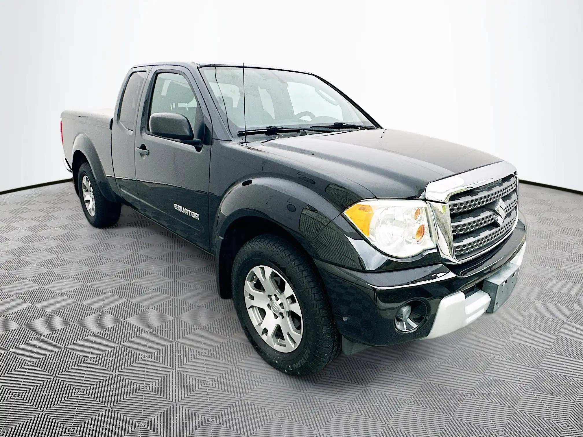 2010 Suzuki Equator Exended Cab Sport 6' Bed 4x4's photo