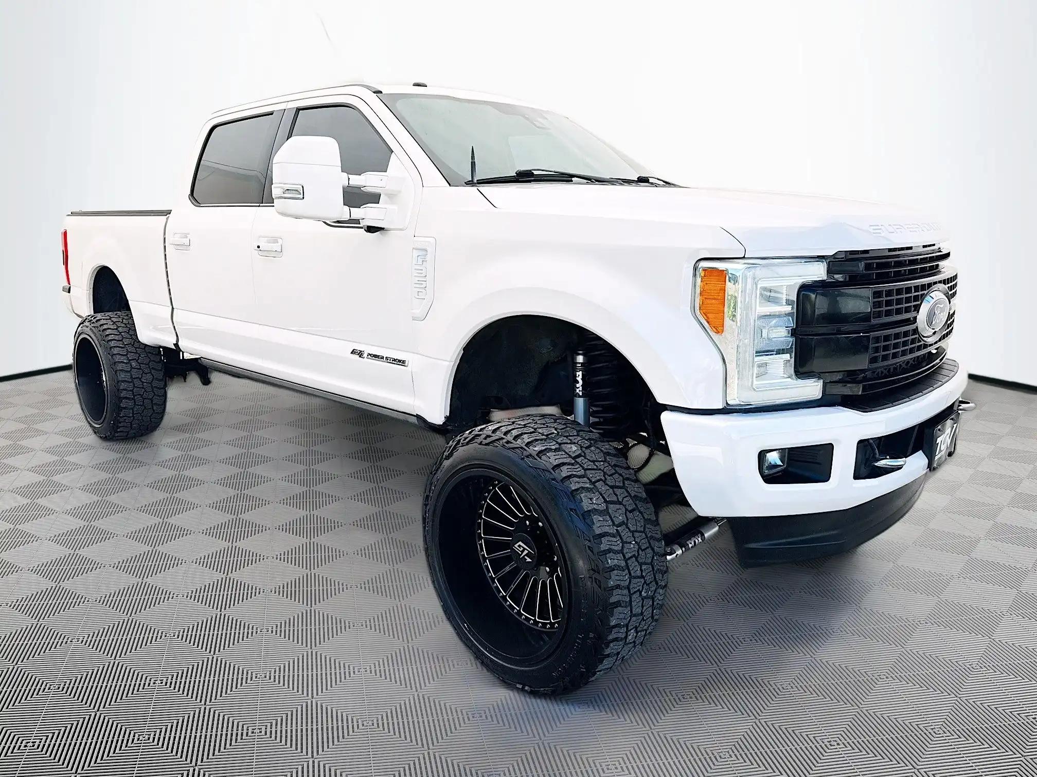 2017 Ford F-350 Platinum 4x4 Crew Cab 160 in SRW's photo