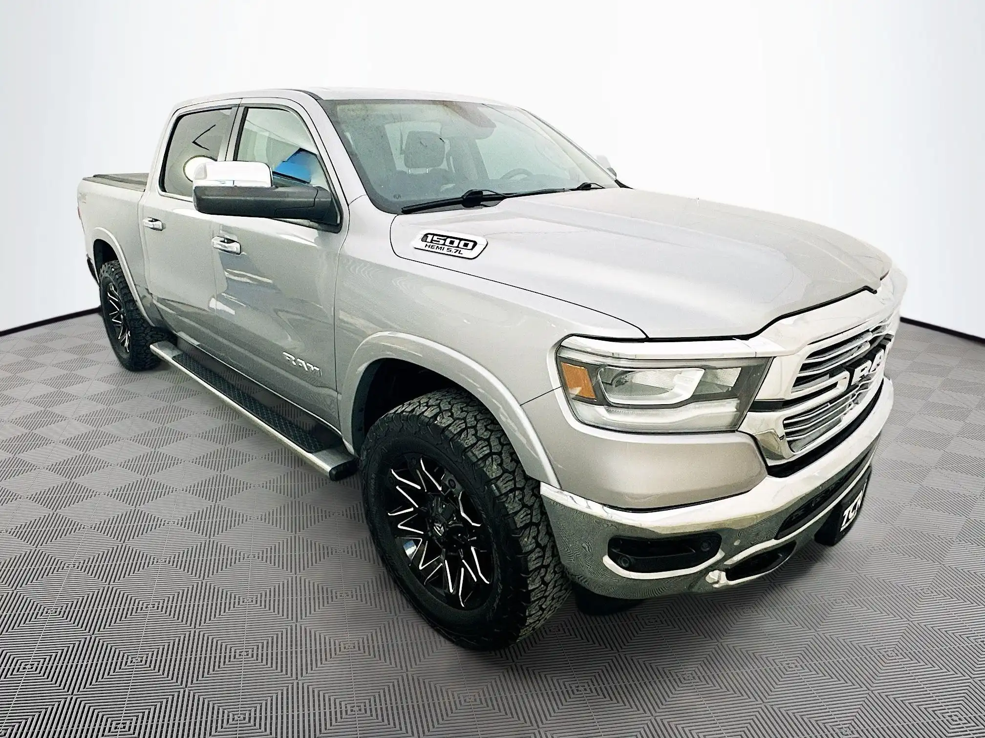 2019 RAM 1500 Laramie 4x4 Crew Cab 5'7's photo