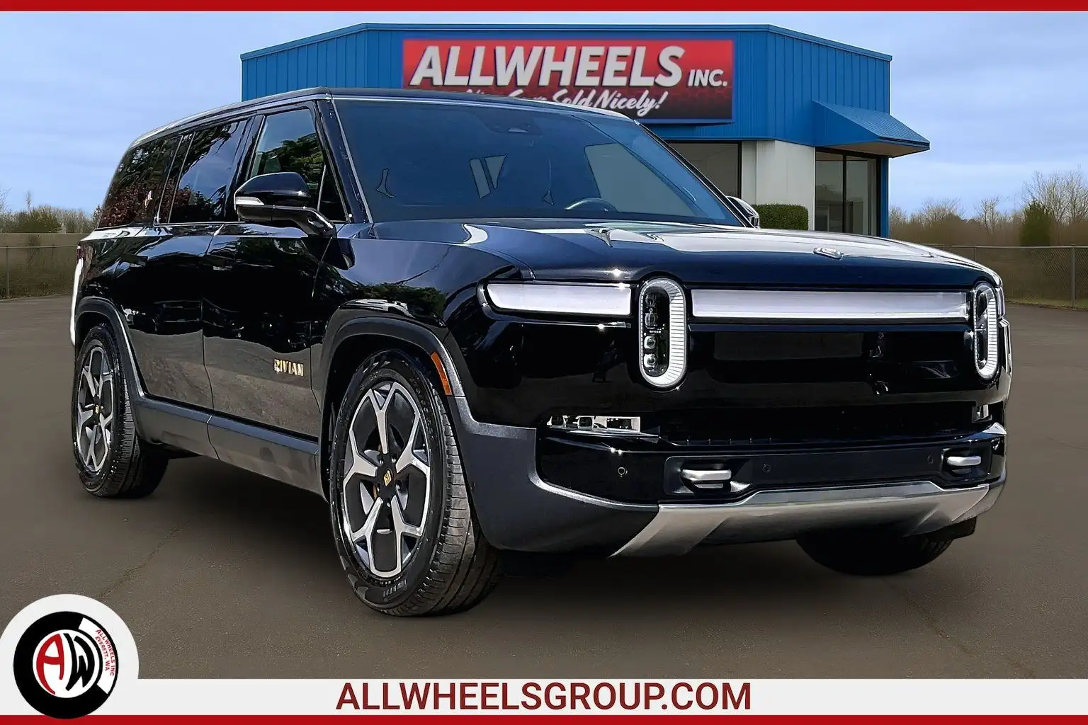 2024 Rivian R1S Adventure Quad-Motor Large Pack's photo