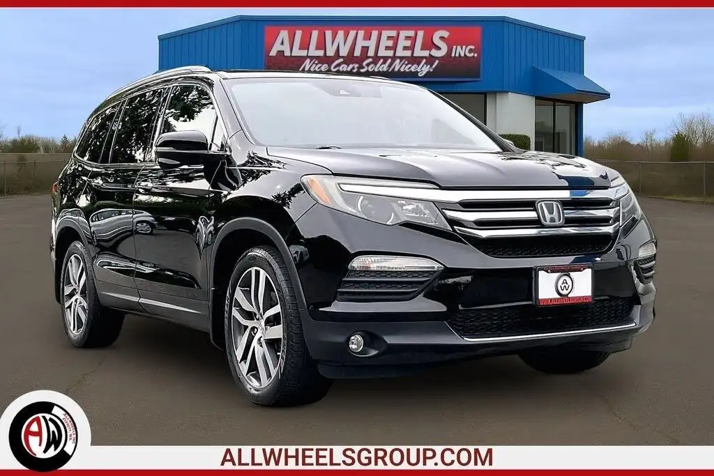 2017 Honda Pilot Touring 2WD's photo