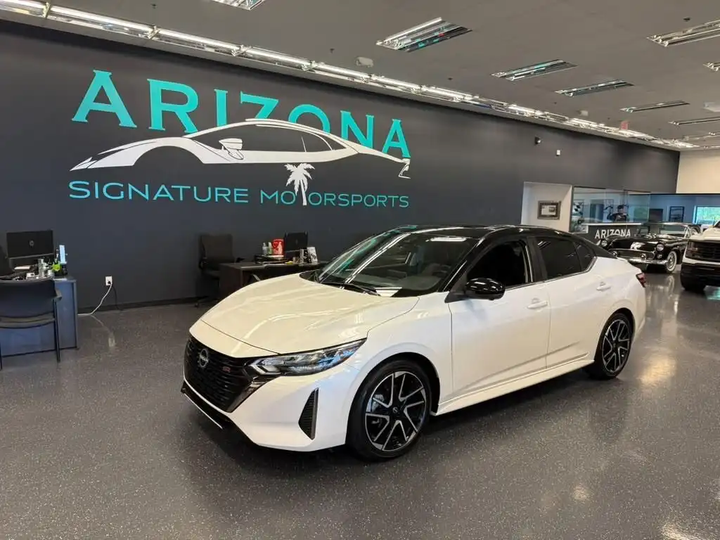 2025 Nissan Sentra SR CVT's photo