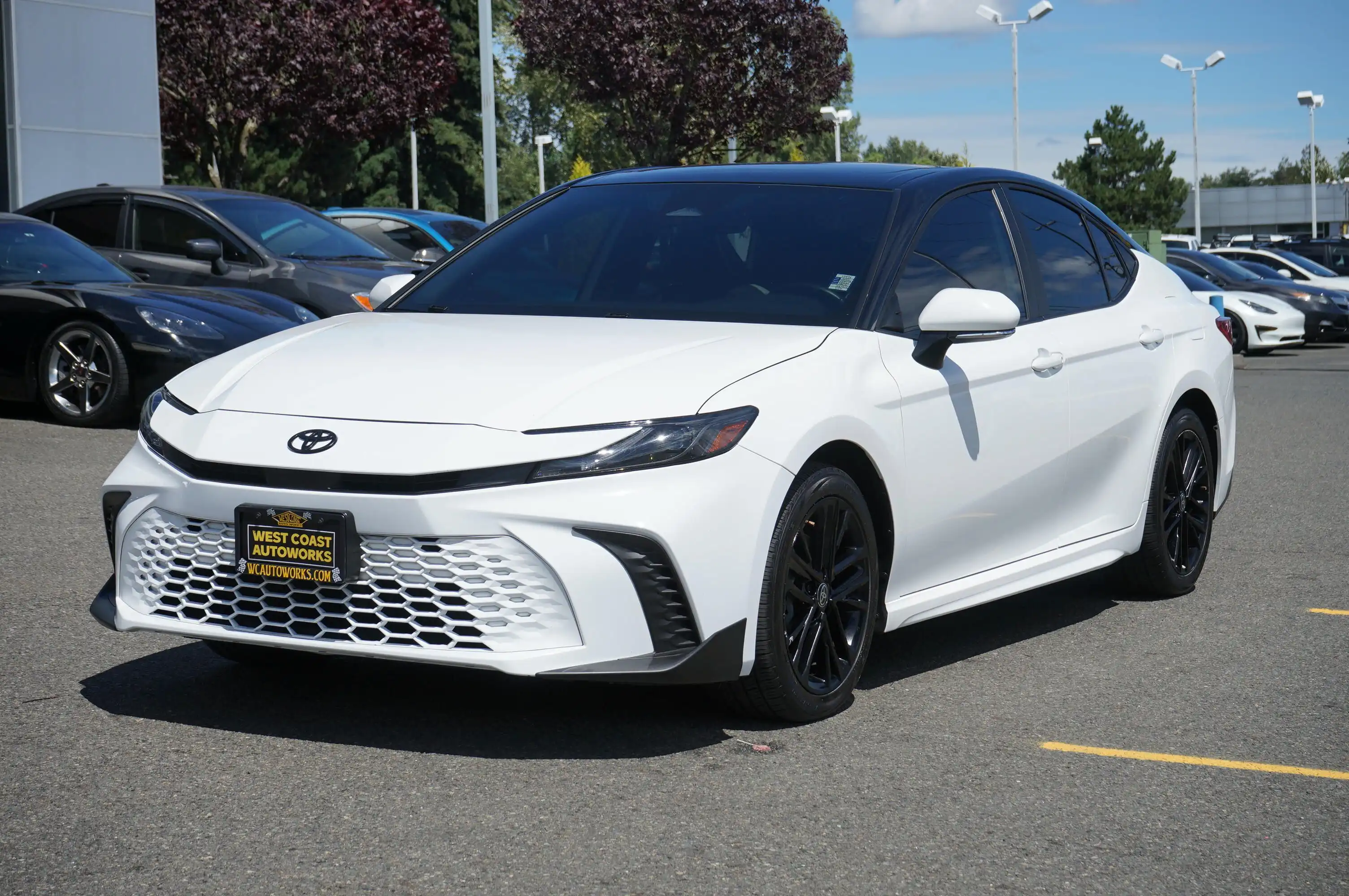 2025 Toyota Camry SE AWD Hybrid's photo