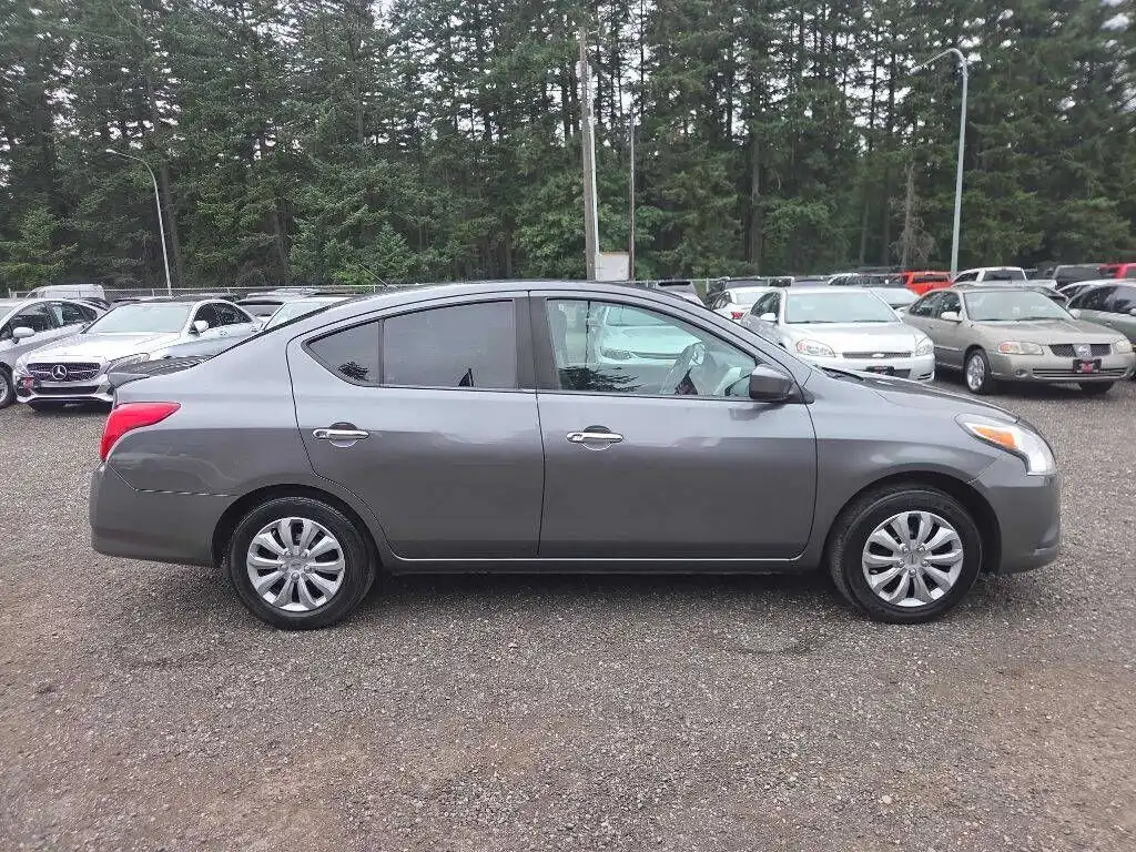 2016 Nissan Versa 1.6 SV CVT's photo