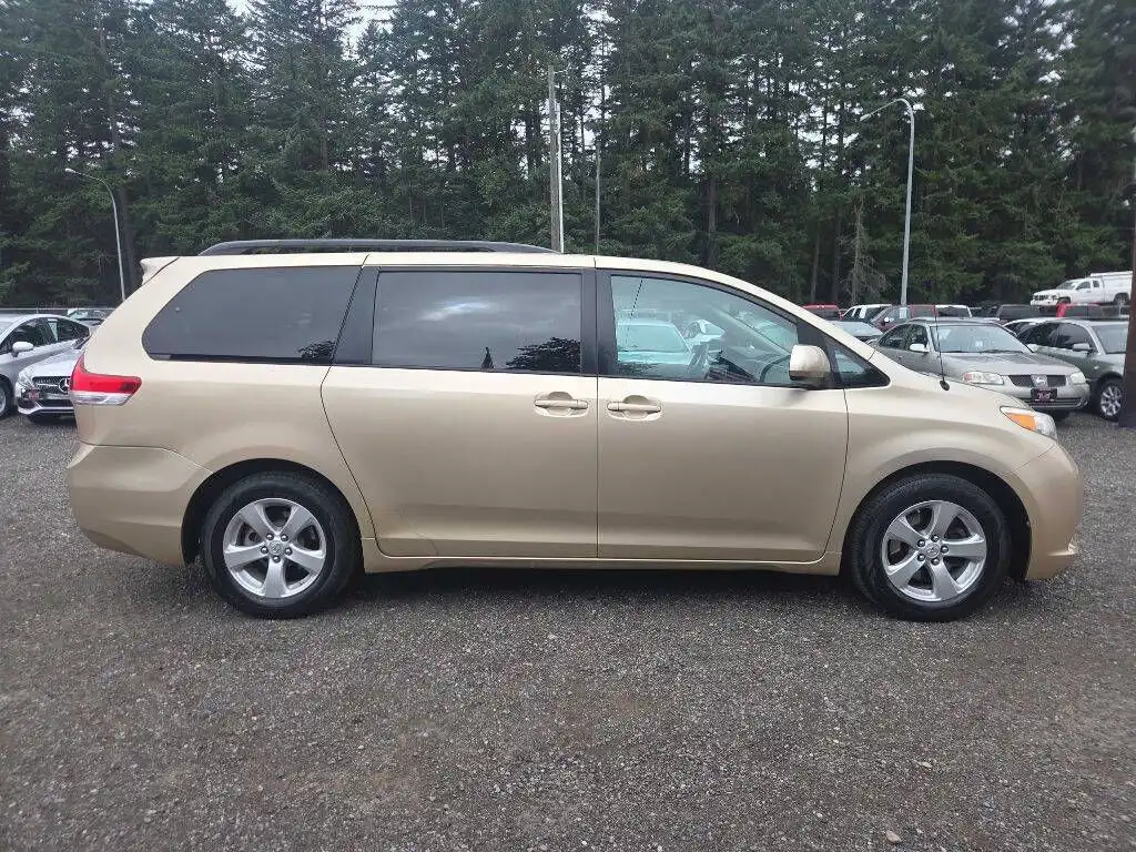 2011 Toyota Sienna LE V6 8-Passenger's photo